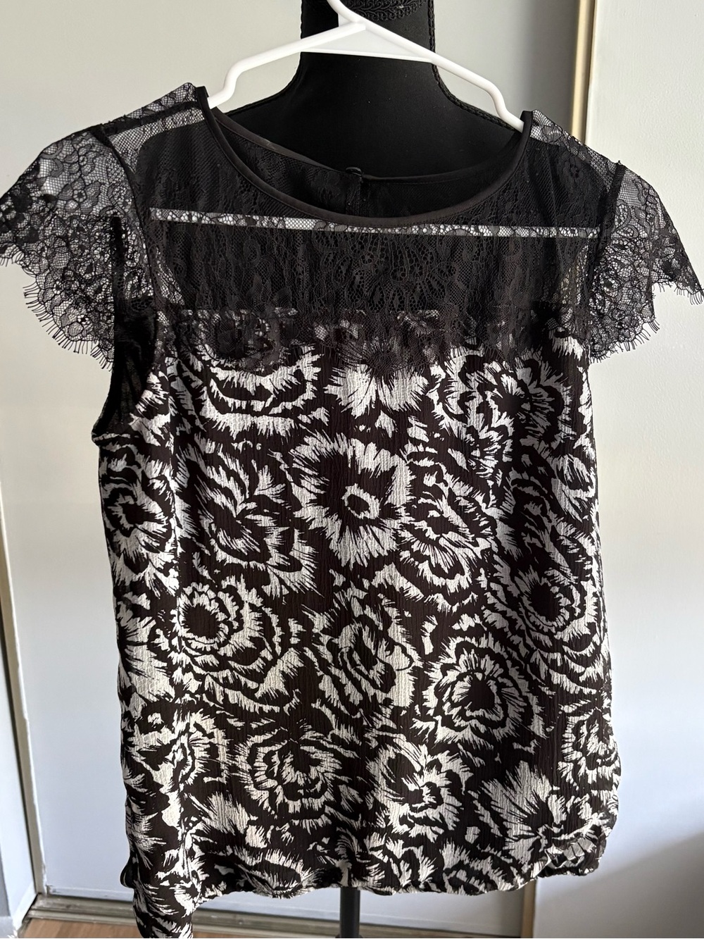 Ann Taylor Black Lace Yoke Floral Print Top